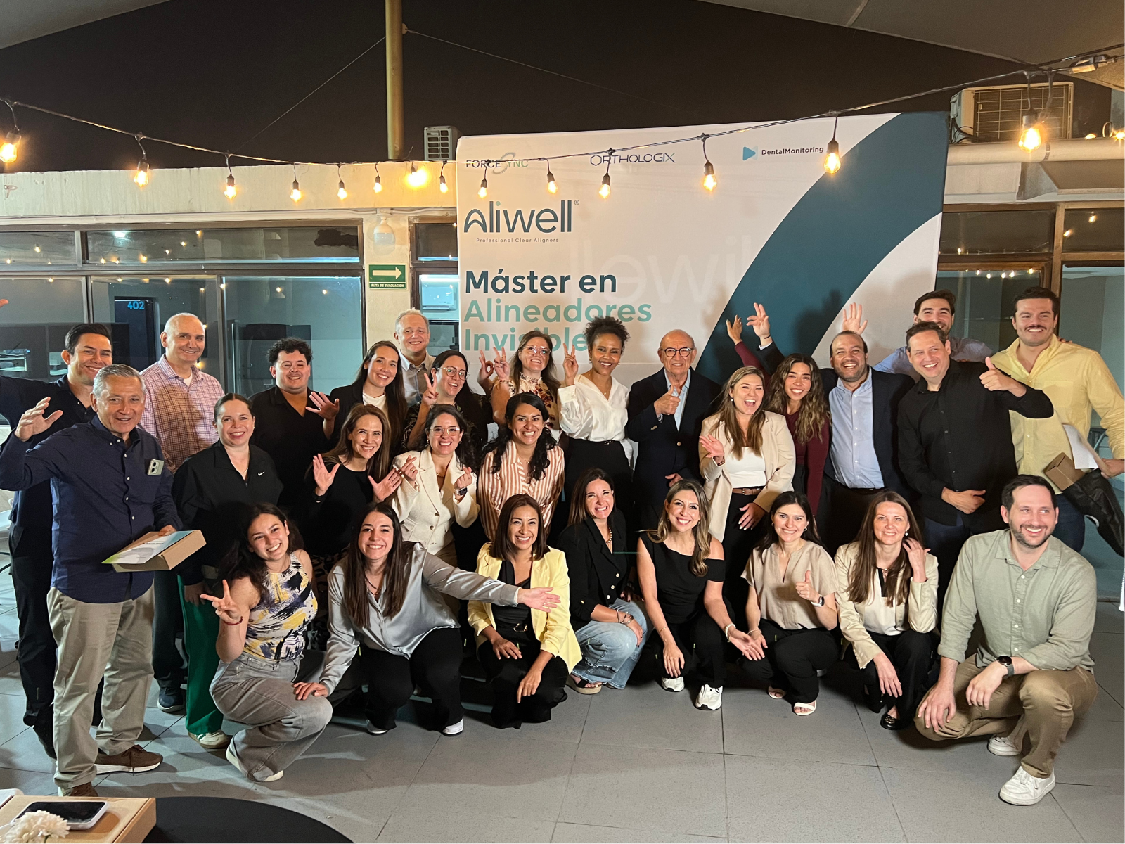 Participantes del Máster Aliwell en foto grupal